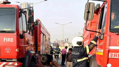 Mumbai: Fire breaks out in Sewri godown, 8 injured