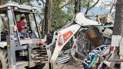 Demolition of illegal roadside constructions on Mussoorie-Dehradun road
