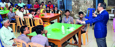Nanotechnologist Katti tells students to be inquisitive