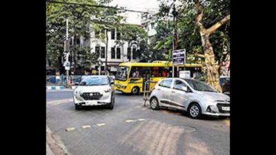 Kolkata police open up alternative routes for school traffic