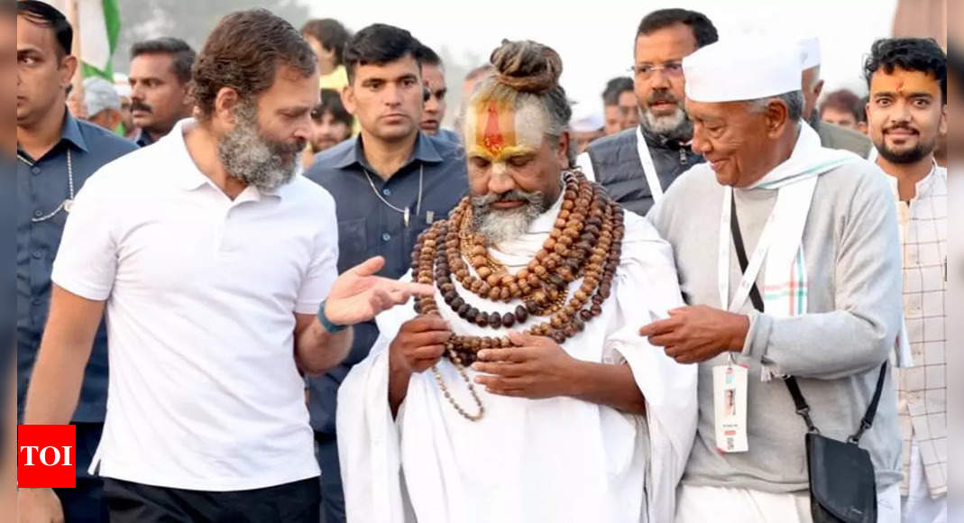 Bharat Jodo Yatra resumes from Mahudiya village of Madhya Pradesh, Computer Baba joins Rahul Gandhi | India News – Times of India