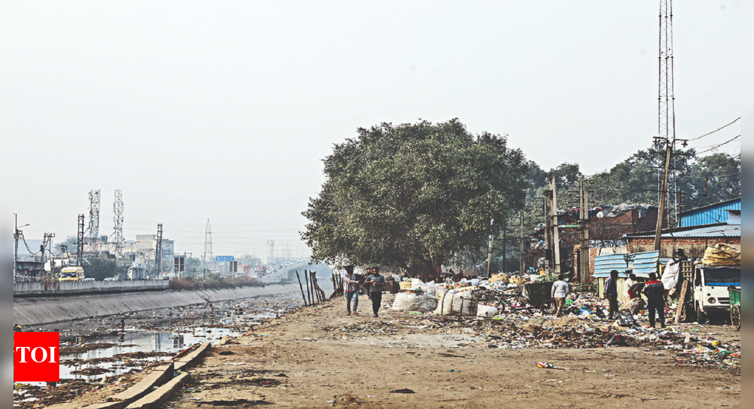 Sidhwan Canal: Mc Looks On As Garbage Piles Up Near Sidhwan Canal ...