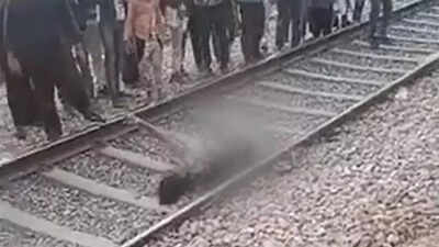 Kanpur vendor run over by train after cop throws weighing scale on tracks, loses legs