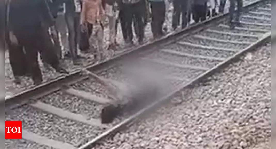 Kanpur vendor run over by train after cop throws weighing scale on