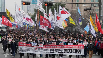 Thousands protest in South Korea in support of truckers