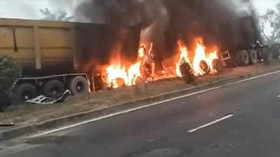 Uttar Pradesh: Three burnt alive in vehicle pile-up in Unnao