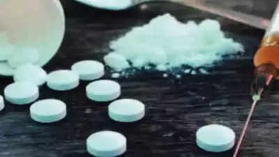 Mumbai: 2 foreigners held with Rs 18 crore drugs