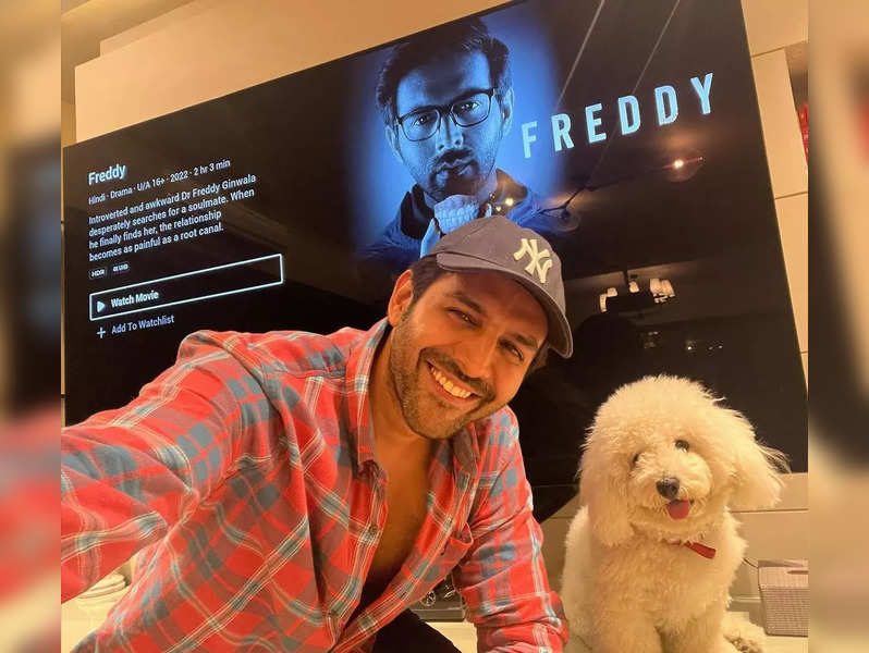 ‘Freddy’ star Kartik Aaryan shares a cute selfie with his pet Katori