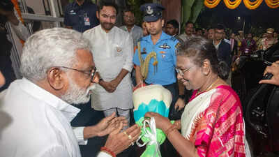 President Murmu offers prayers at Tirumala temple on maiden visit to Andhra Pradesh in official capacity