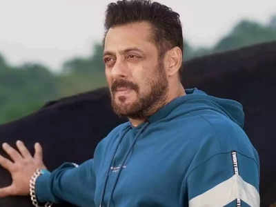 Salman Khan spotted in Bandra outside a dubbing studio - Pic inside
