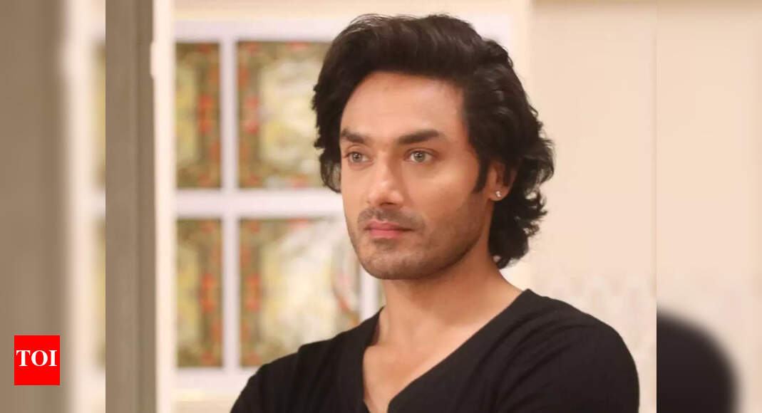 Did you know actor Avinesh Rekhi was a part of Karan Johar's Takht