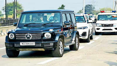 Devendra Fadnavis behind wheels: No risk to security, says Nagpur police chief
