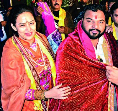 Cong leader’s exit leaves parties eyeing rival leaders
