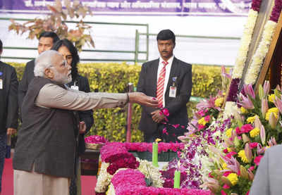 Dr Ambedkar's struggles gave hope to millions: ​​PM Modi, President Murmu pay him tribute on 66th death anniversary