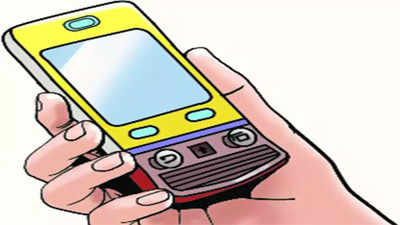 Minor held for stealing passenger's mobile phone in train near Kalyan