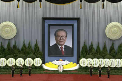 Late Chinese leader Jiang hailed in memorial service
