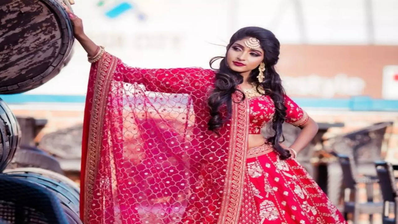 Photo of Bride in a red Sabyasachi lehenga