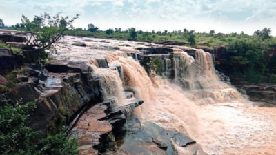 Uttar Pradesh plans glass skywalk at Chitrakoot waterfall