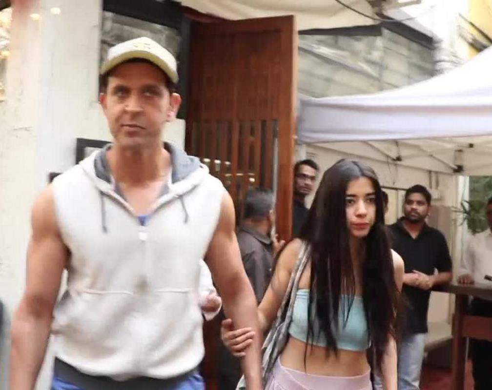 
Lovebirds Hrithik Roshan and Saba Azad step out for a lunch date
