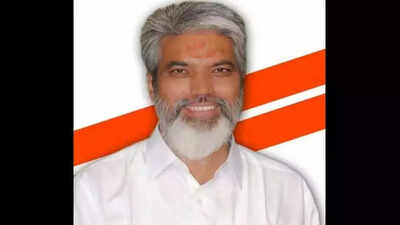 Prepare developmental plan for Saptashrungi Gadh: Dada Bhuse