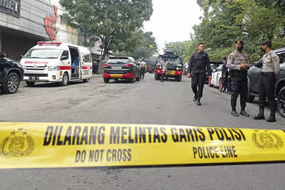 Suspected suicide blast at Indonesian police station, cop killed