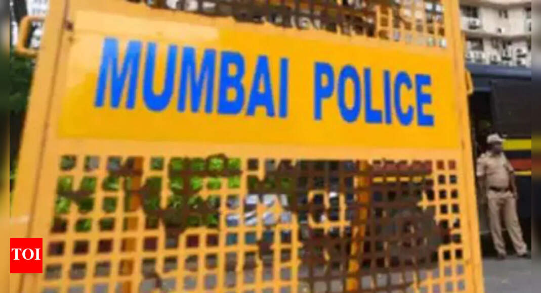 नवी मुंबई में बिल्डिंग की छत से कूदकर महिला ने की आत्महत्या;  पति आयोजित |  नवी मुंबई समाचार – टाइम्स ऑफ इंडिया