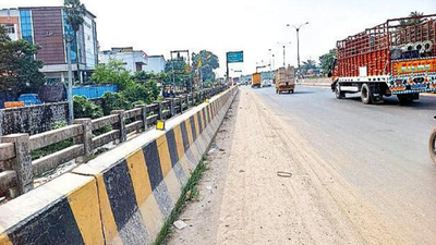 Sand on Grand Northern Trunk Road poses threat to bikers in Chennai