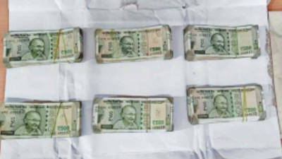 Two drunk men find cash lying on ground; Rs 3.5 lakh recovered by Mangaluru cops