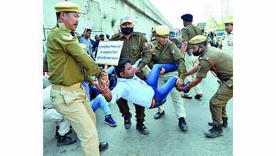 500 TET-qualified candidates detained during protest march