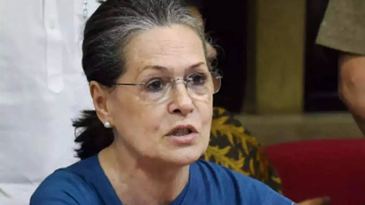 Sonia Gandhi arrives in Jaipur as Bharat Jodo Yatra passes through  Rajasthan | India News - Times of India