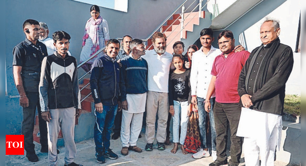 पार्टी कार्यकर्ता के घर राहुल, गहलोत के लिए ‘गुड़’ सुबह की चाय |  जयपुर समाचार – टाइम्स ऑफ इंडिया