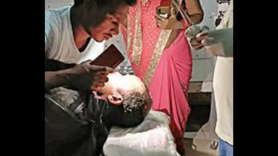 Doctors treat man under mobile phone light, probe ordered in Kendrapada