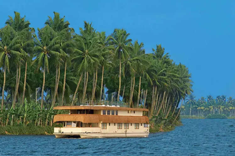 The Oberoi Vrinda Luxury Kerala Cruiser