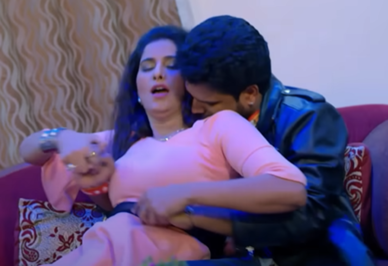 Girftaar' trailer: Ritesh Pandey and Poonam Dubey promise a romantic drama.  WATCH IT | Bhojpuri Movie News - Times of India