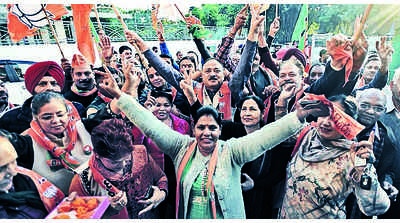 Cong, BJP celebrate election victories in Himachal, Gujarat