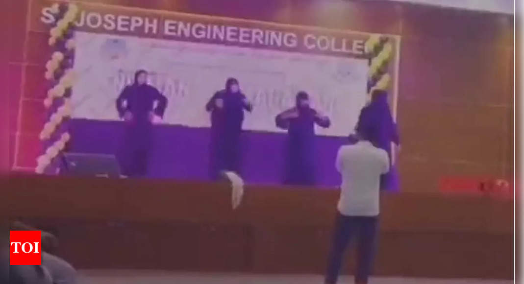 मंगलुरु: बुर्का डांस करने पर इंजीनियरिंग की चार छात्राएं सस्पेंड |  मंगलुरु समाचार – टाइम्स ऑफ इंडिया
