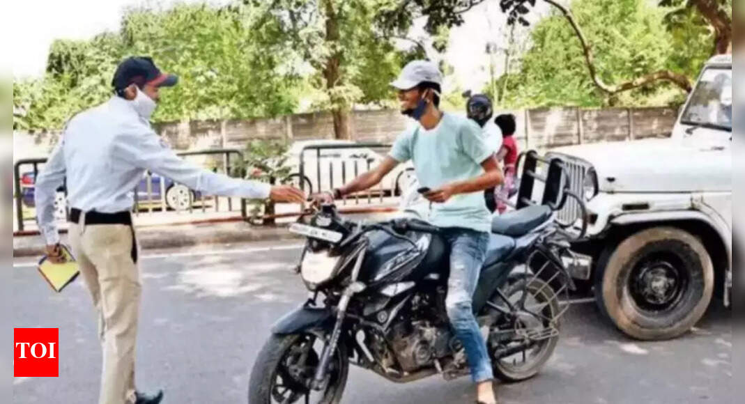 Pune Police: Riding without helmet, a Biker's witty Twitter exchange ...