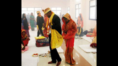In Uttar Pradesh, 34 couples tie the knot in ceremony