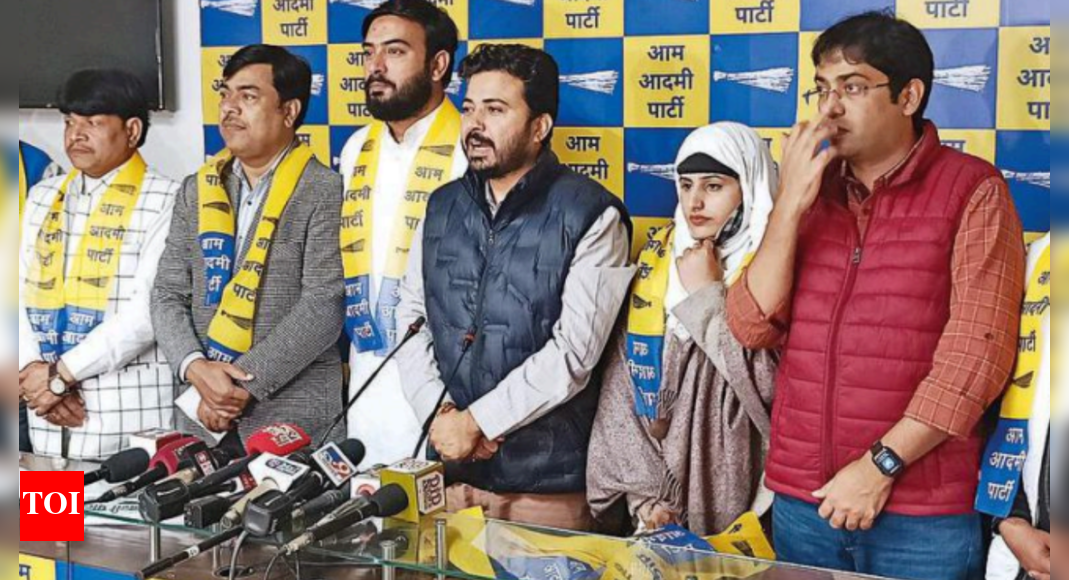 दिल्ली इकाई के रूप में कांग्रेस को झटका वीपी अली मेहदी, 2 पार्षद AAP में शामिल |  दिल्ली समाचार – टाइम्स ऑफ इंडिया