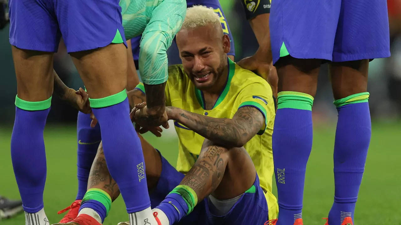 Neymar gets treatment at hotel as Brazil wins at World Cup