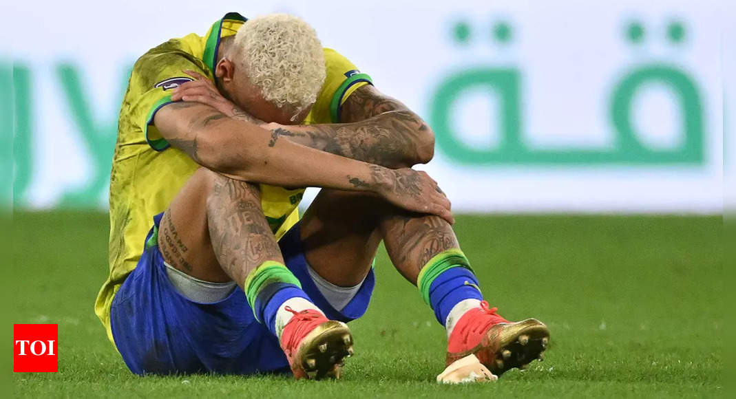 Pele consoles Neymar after Brazil bowed out of FIFA World Cup with a quarterfinal defeat | Football News – Times of India