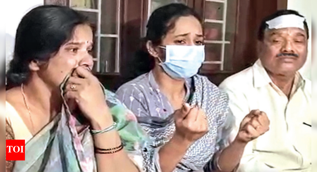 मुक्त बंधक ने यातना को याद किया, गुप्त विवाह की बात को नकारा |  हैदराबाद समाचार – टाइम्स ऑफ इंडिया