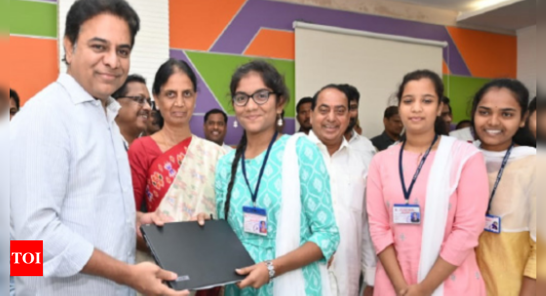 तेलंगाना में आईआईआईटी-बसारा दीक्षांत समारोह में केटी रामाराव का लैपटॉप उपहार |  हैदराबाद समाचार – टाइम्स ऑफ इंडिया