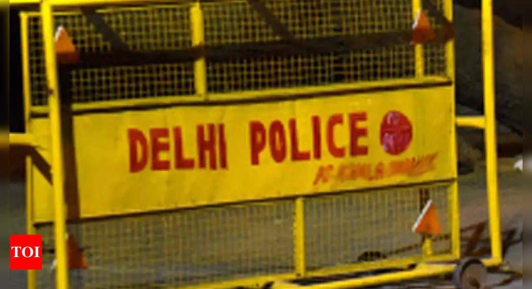 दिल्ली में सेक्सटिंग, ‘हत्या’ और जबरन वसूली: 69 वर्षीय बुजुर्ग ने बदमाशों से गंवाए 16 लाख रुपये |  दिल्ली समाचार – टाइम्स ऑफ इंडिया