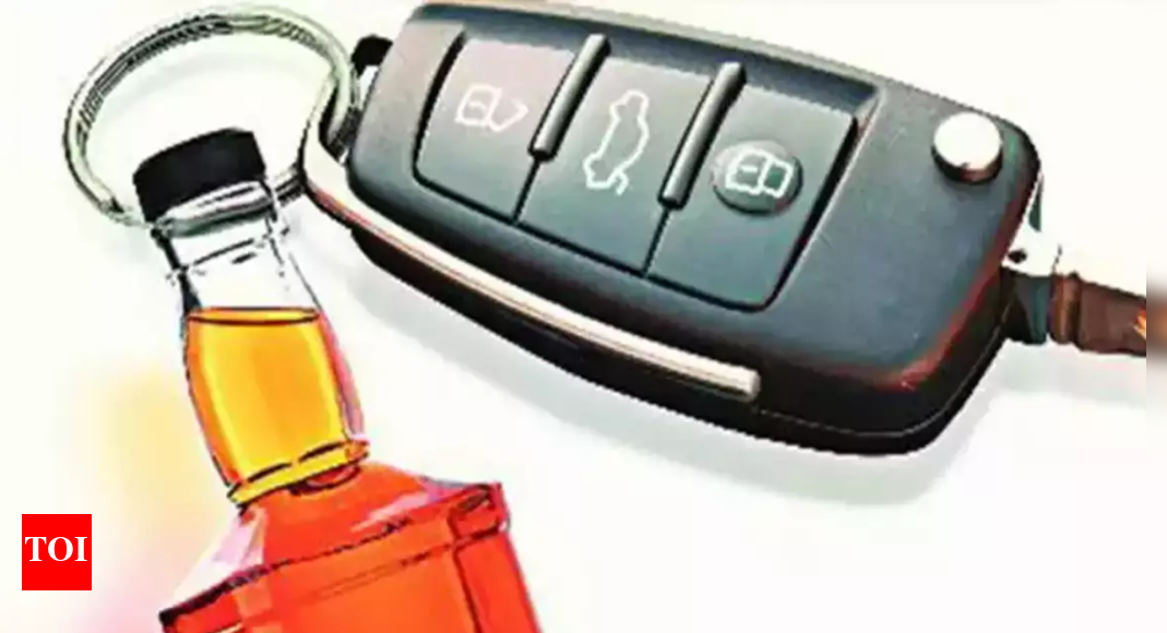 हैदराबाद में नशे में धुत बाइकर के भागने की कोशिश में सब-इंस्पेक्टर घायल |  हैदराबाद समाचार – टाइम्स ऑफ इंडिया