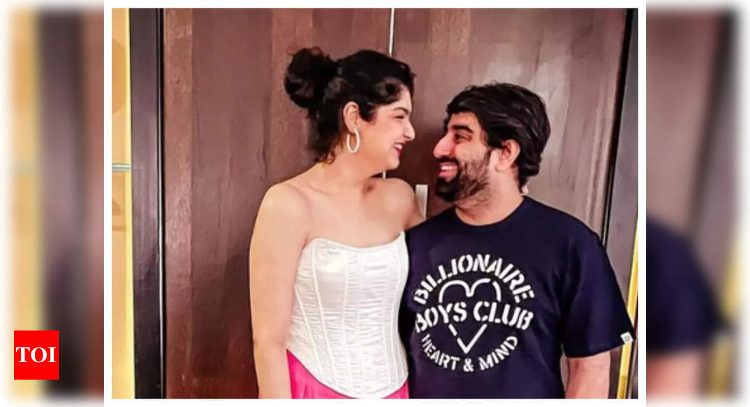 Arjun Kapoor’s sister Anshula Kapoor shares mushy photos with rumoured boyfriend Rohan Thakkar from her Thailand vacation – See post – Times of India