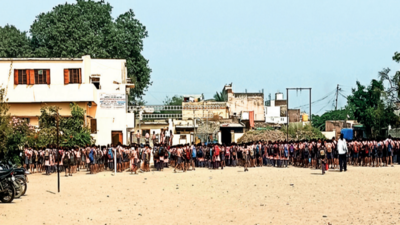 Villagers in Jat seek jobs and schools