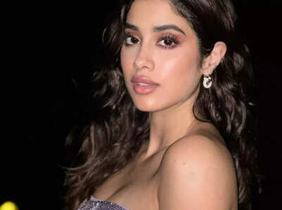 Janhvi Kapoor drops new pictures from Maldives
