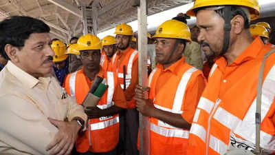 GM-ER puts safety first during his Sealdah-Gede inspection