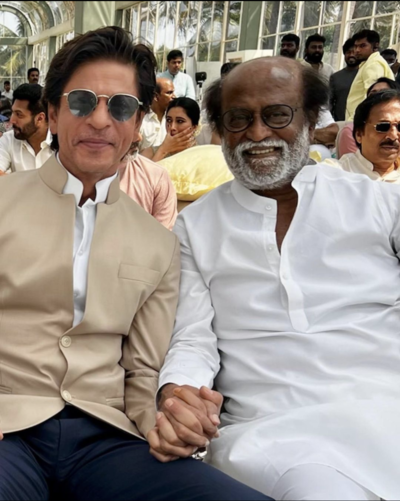 Shah Rukh Khan has the sweetest birthday wish for Rajinikanth; Fans say ‘Living Legends In A Single Pic’